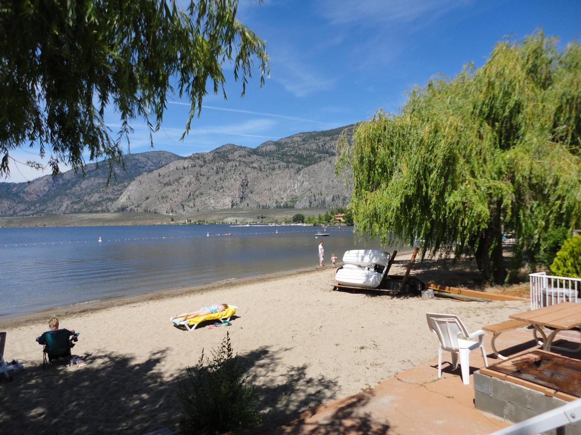 Bella Villa Resort Motel Osoyoos Exterior photo